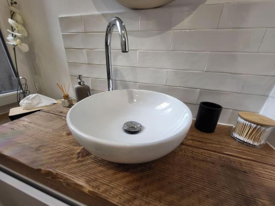O Bon'Endroit - Appartement Confort - Centre Ville 비엔 외부 사진
