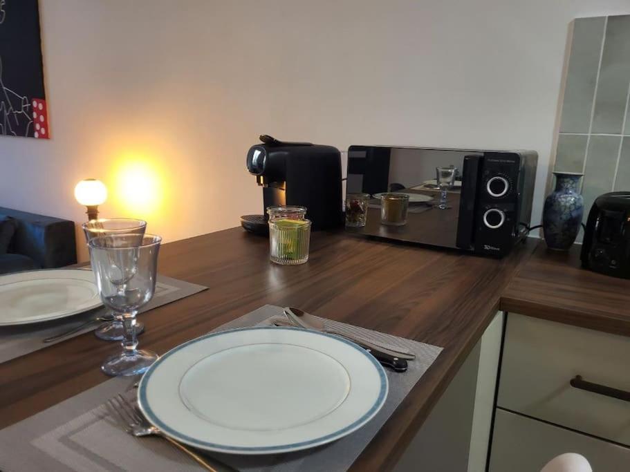 O Bon'Endroit - Appartement Confort - Centre Ville 비엔 외부 사진